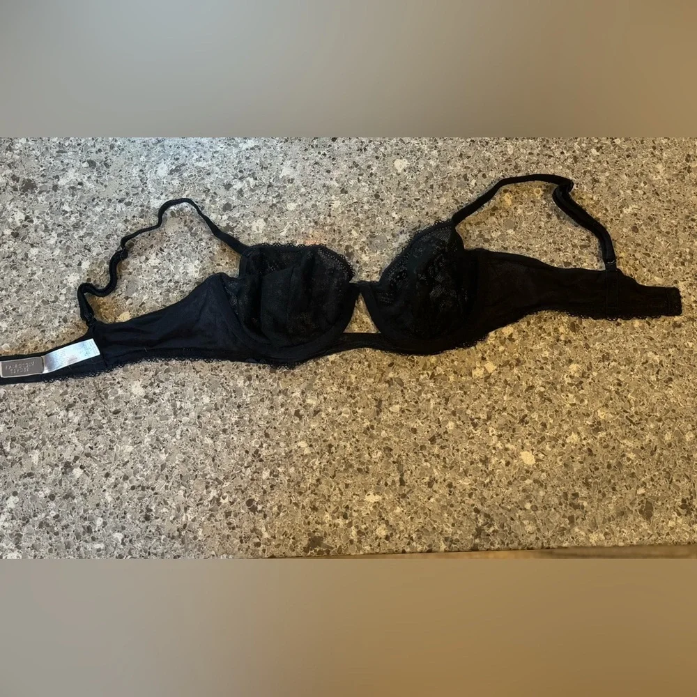 Victoria's Secret Black Demi Bra - Size 34C ✨ - Picture 4 of 7